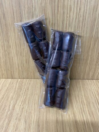 Bûchettes de pâte d’amande enrobées de chocolat